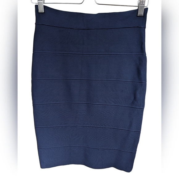 BCBGMaxAzria Alexa Sweater Skirt Sz S - Picture 2 of 4